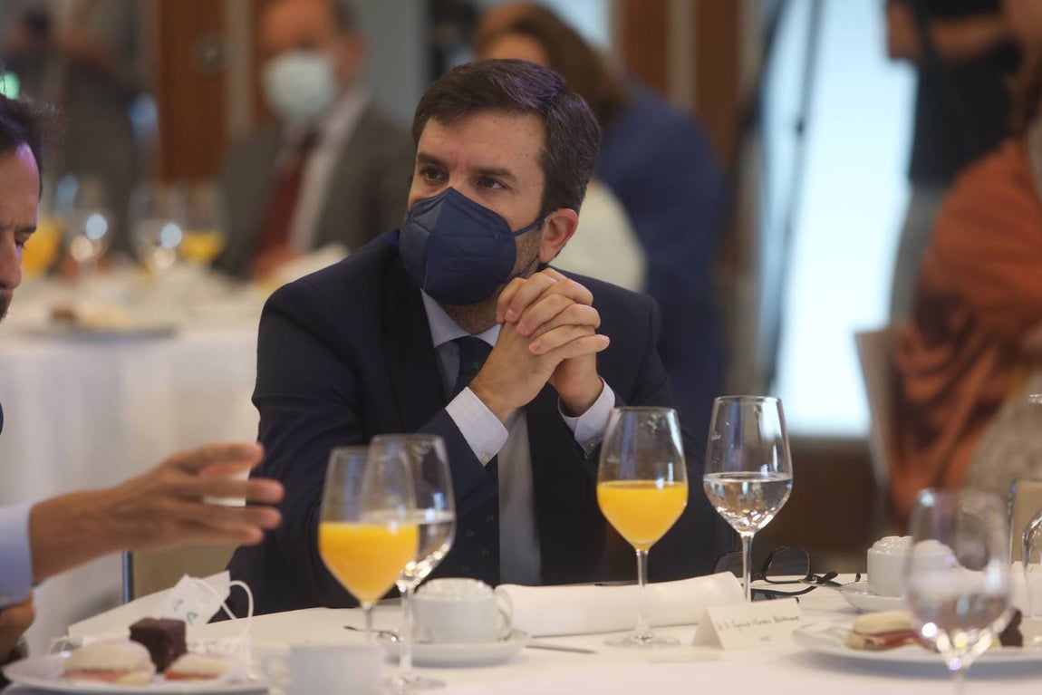 Fotos: Ambiente en la Mirada Económica de La Voz y ABC