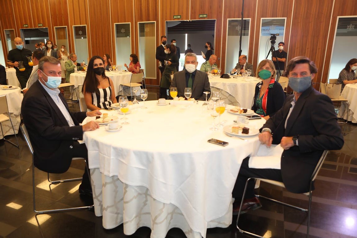 Fotos: Ambiente en la Mirada Económica de La Voz y ABC