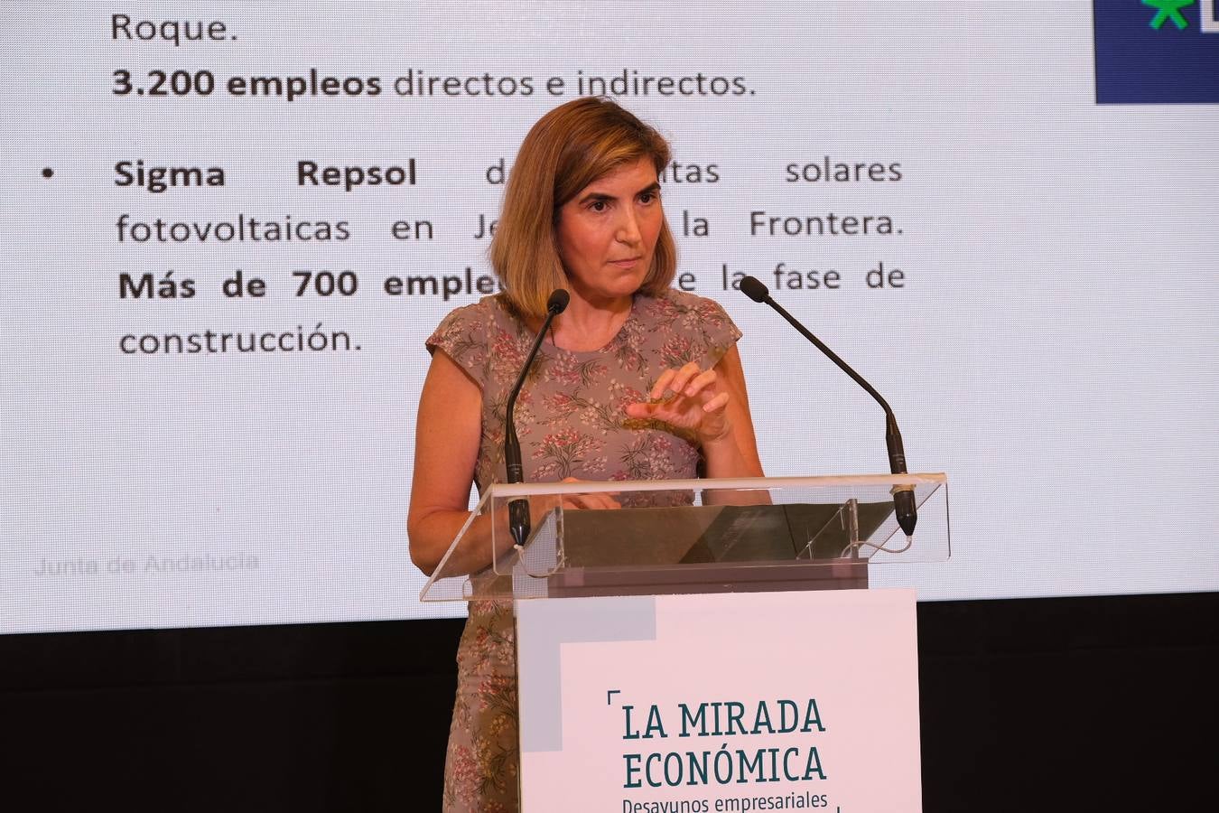 Fotos: La consejera de Empleo, Formación y Trabajo Autónomo de la Junta, en la Mirada Económica