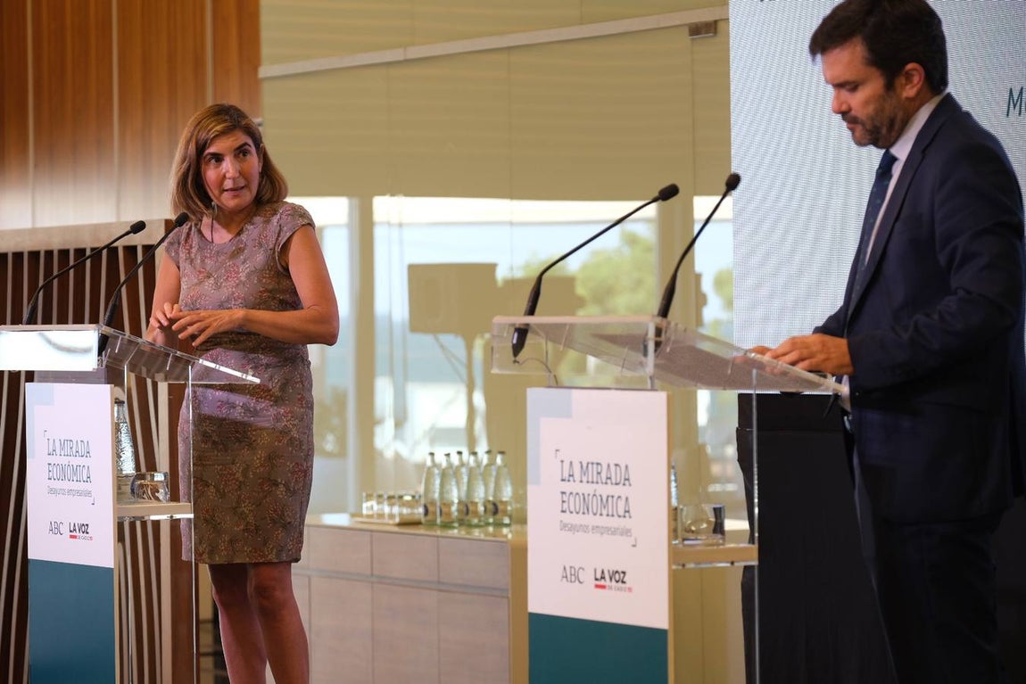 Fotos: La consejera de Empleo, Formación y Trabajo Autónomo de la Junta, en la Mirada Económica