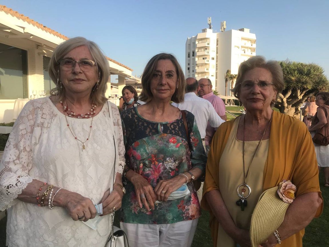 Begoña Calleja, Manuela Calleja y Juana Martínez. 