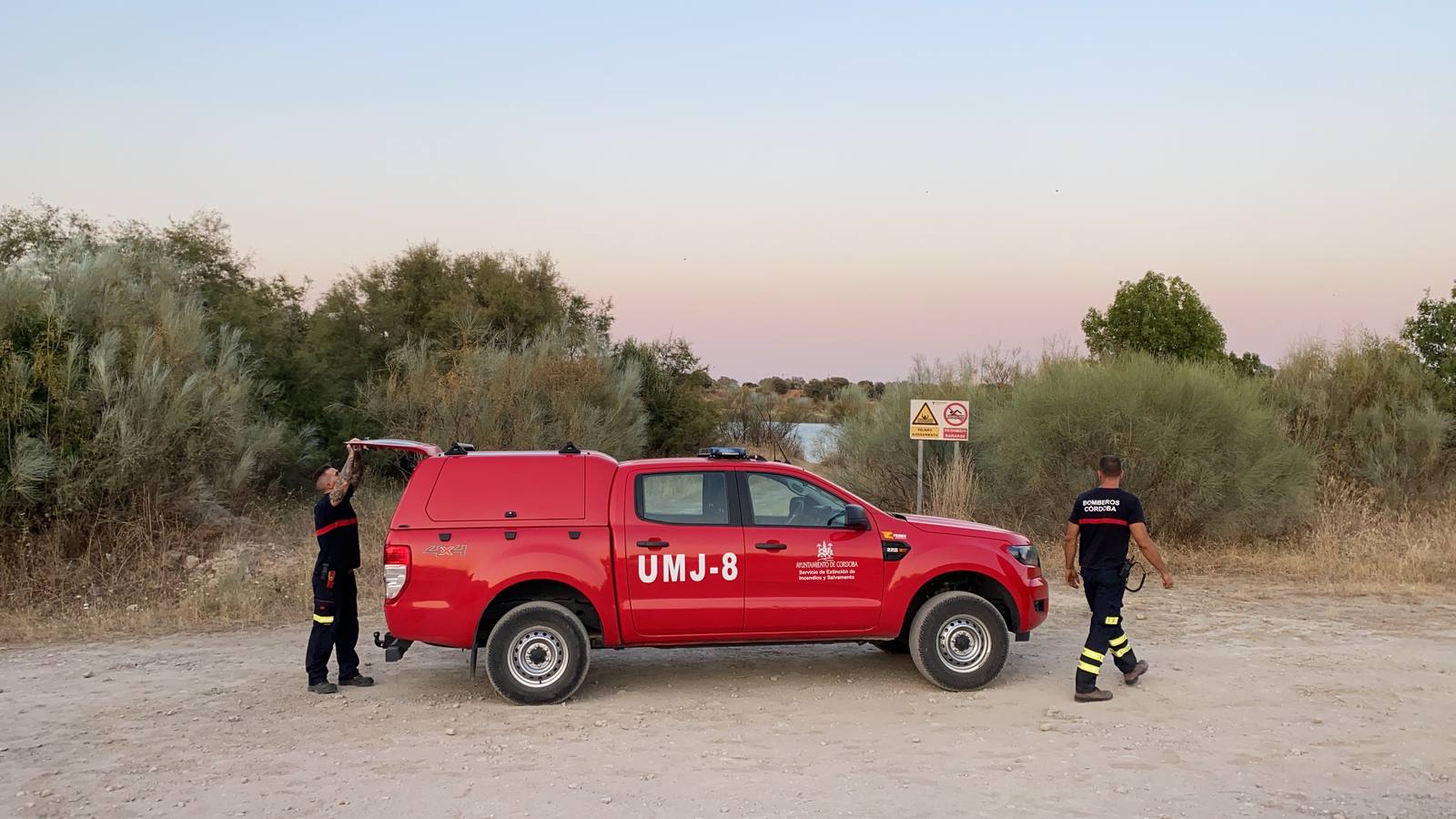 El dispositivo de búsqueda del joven desaparecido en el Lago Azul de Córdoba, en imágenes