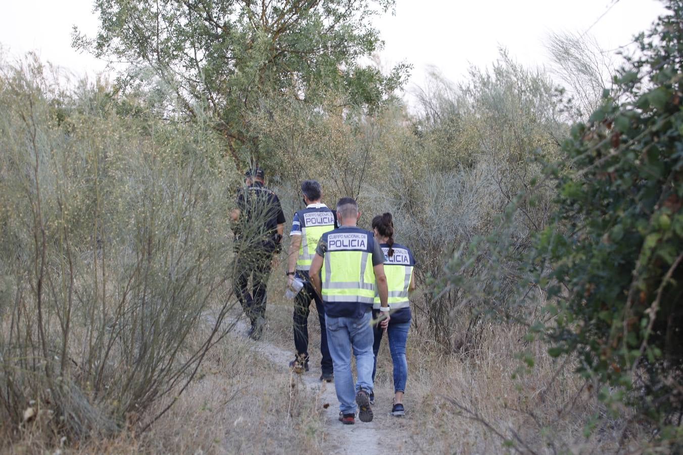 El dispositivo de búsqueda del joven desaparecido en el Lago Azul de Córdoba, en imágenes