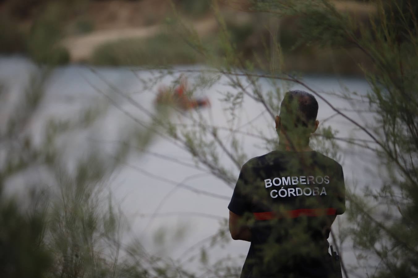 El dispositivo de búsqueda del joven desaparecido en el Lago Azul de Córdoba, en imágenes