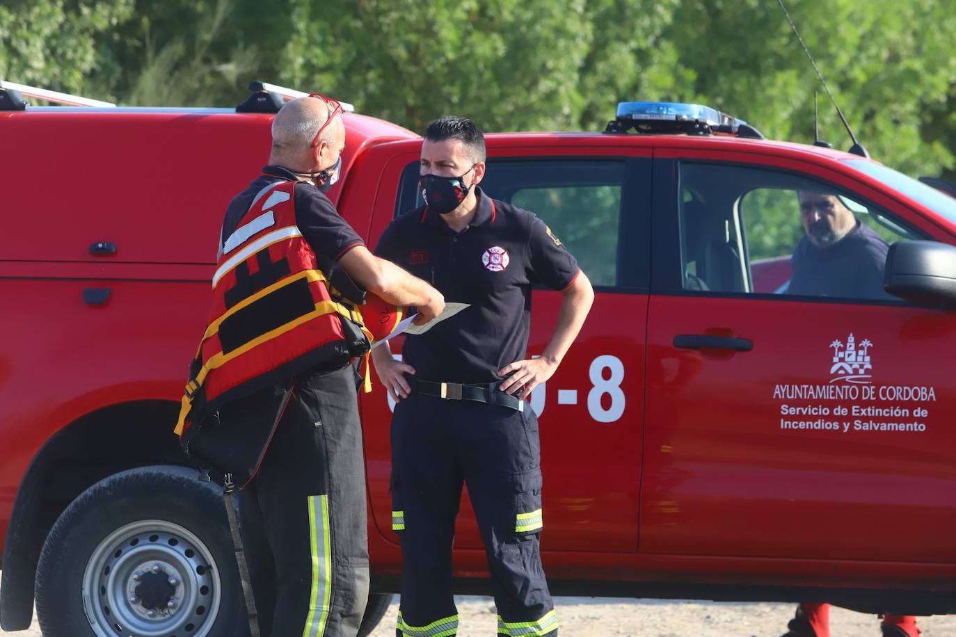 El dispositivo de búsqueda del joven desaparecido en el Lago Azul de Córdoba, en imágenes