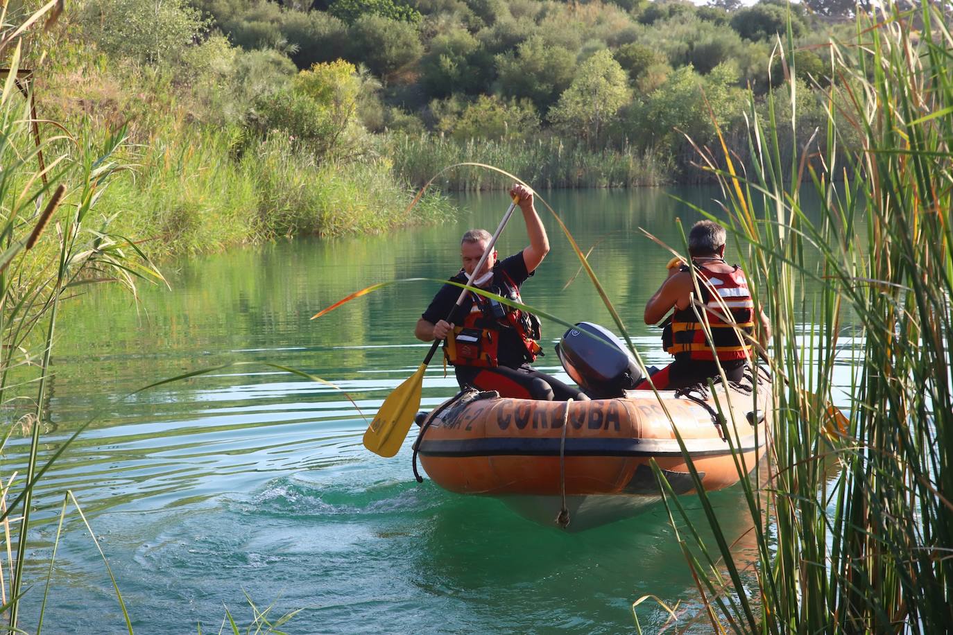 El dispositivo de búsqueda del joven desaparecido en el Lago Azul de Córdoba, en imágenes