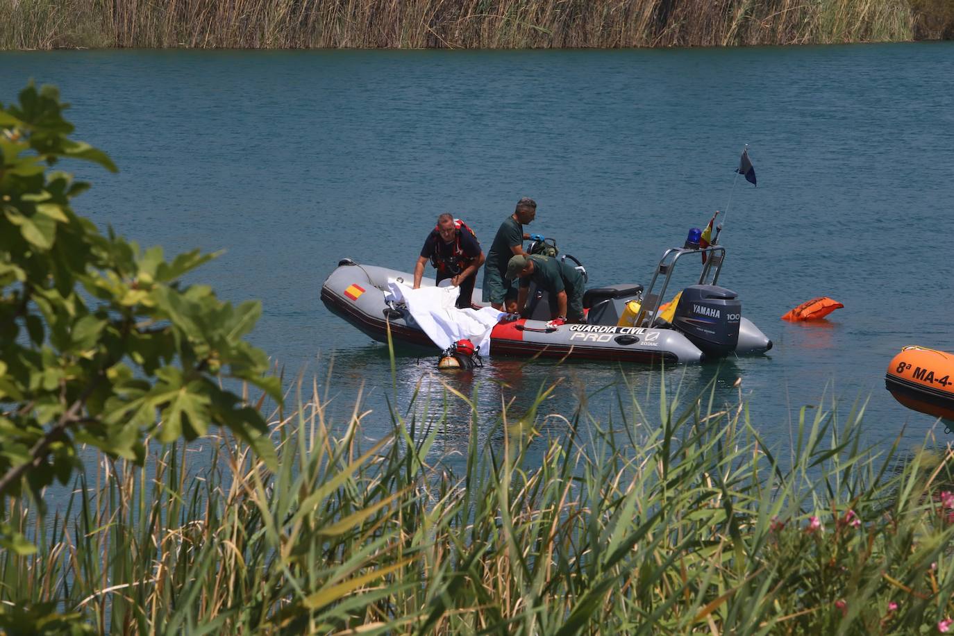 El hallazgo del cuerpo del joven desaparecido en el Lago Azul de Córdoba, en imágenes