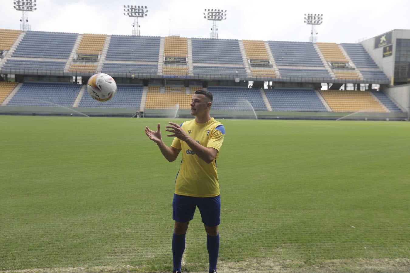 FOTOS Cádiz CF: Presentación de Haroyan y Osmajic, en imágenes