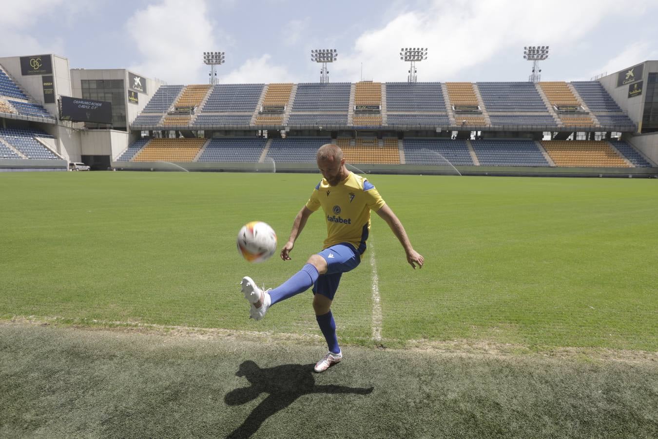 FOTOS Cádiz CF: Presentación de Haroyan y Osmajic, en imágenes