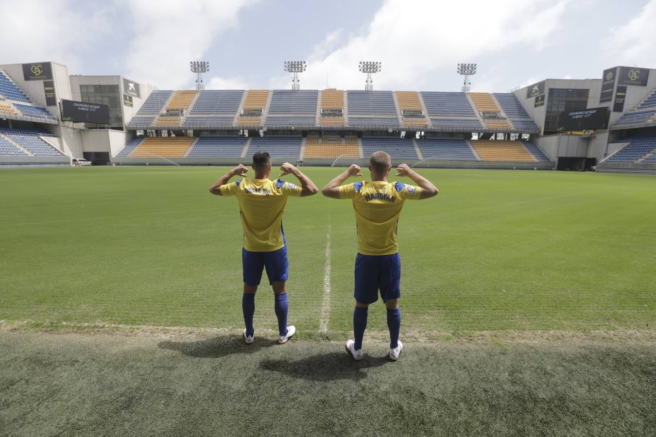 FOTOS Cádiz CF: Presentación de Haroyan y Osmajic, en imágenes