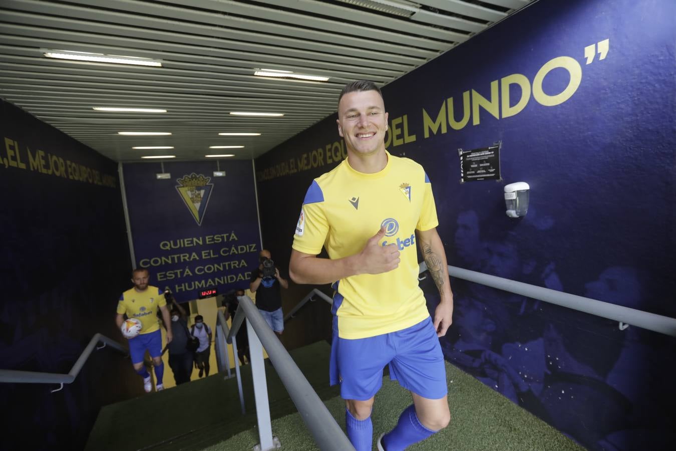 FOTOS Cádiz CF: Presentación de Haroyan y Osmajic, en imágenes