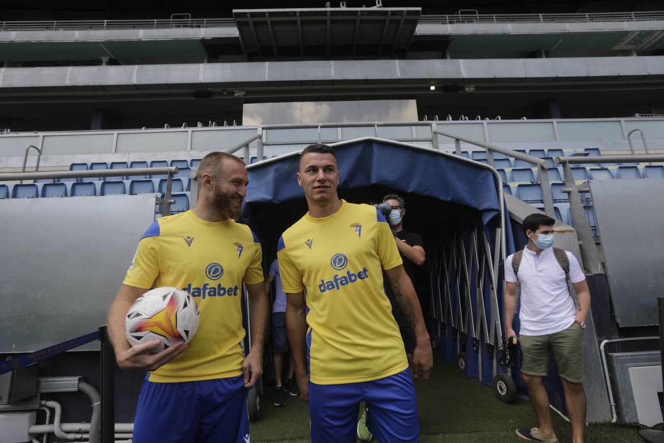 FOTOS Cádiz CF: Presentación de Haroyan y Osmajic, en imágenes