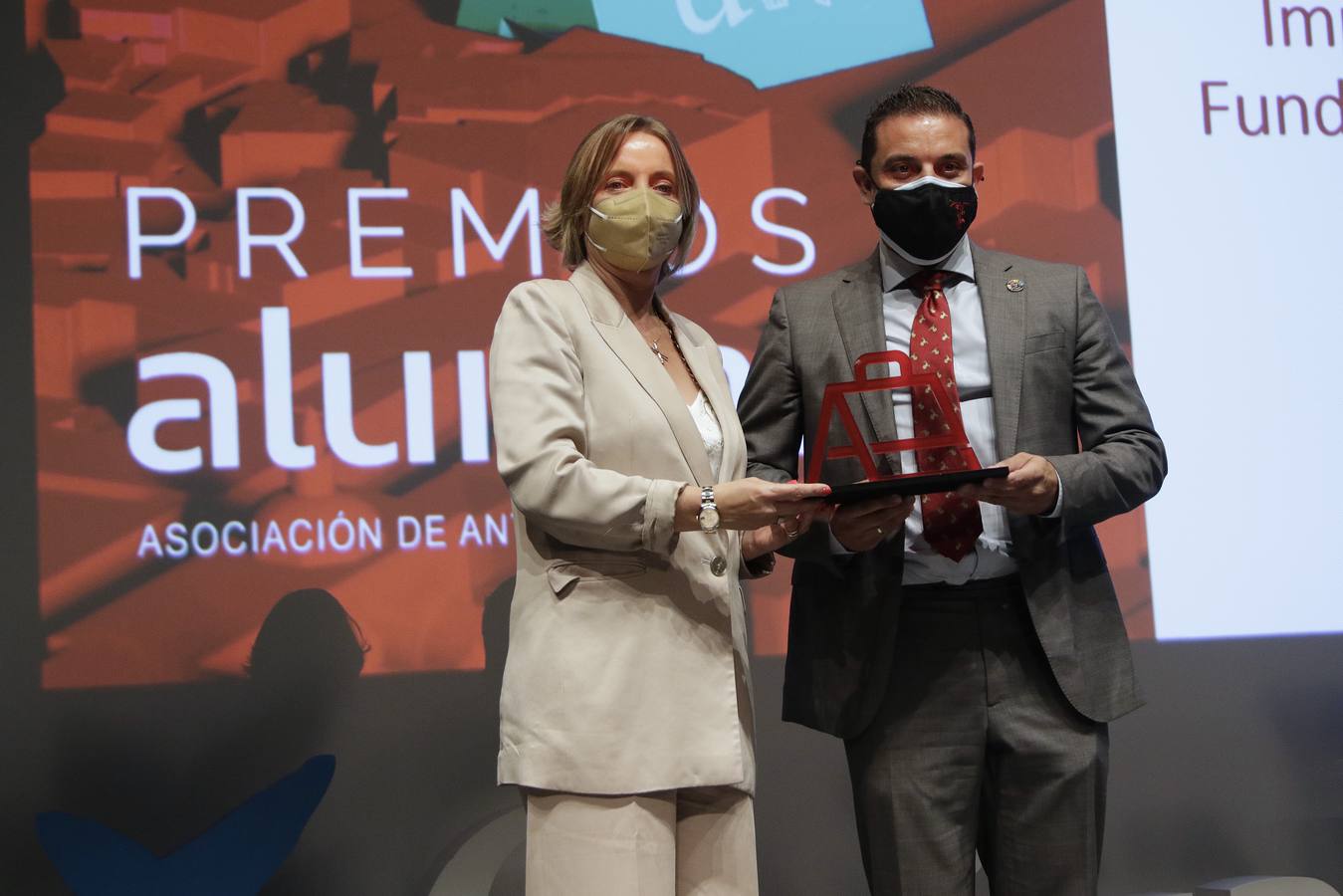 El acto de entrega de los premios Alumni de la US tuvo lugar este martes en el Caixaforum de Sevilla