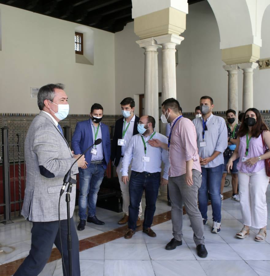 Juan Espadas escucha las propuestas de los jóvenes andaluces