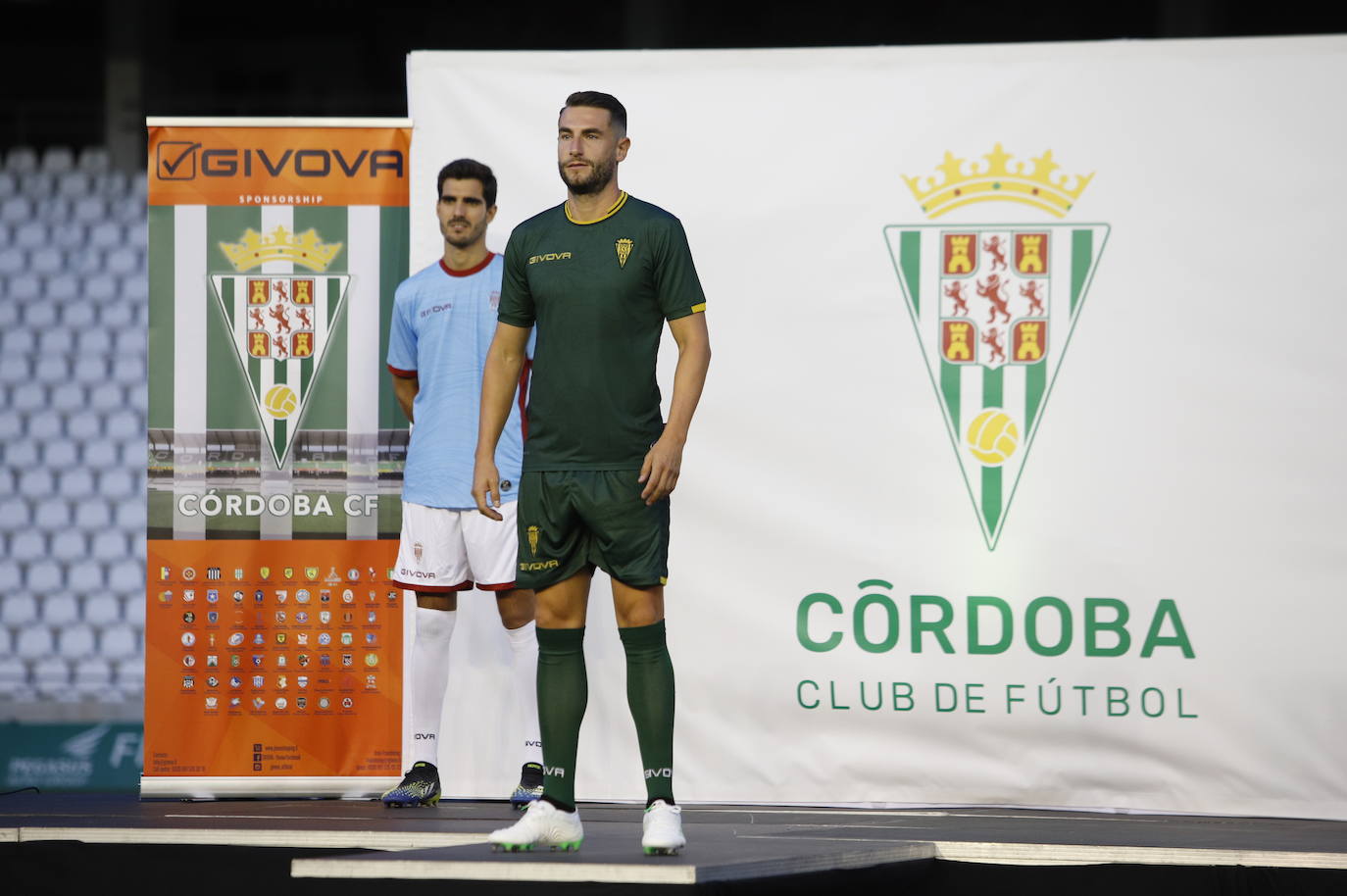 La presentación de las camisetas del Córdoba CF para la temporada 2021-2022, en imágenes