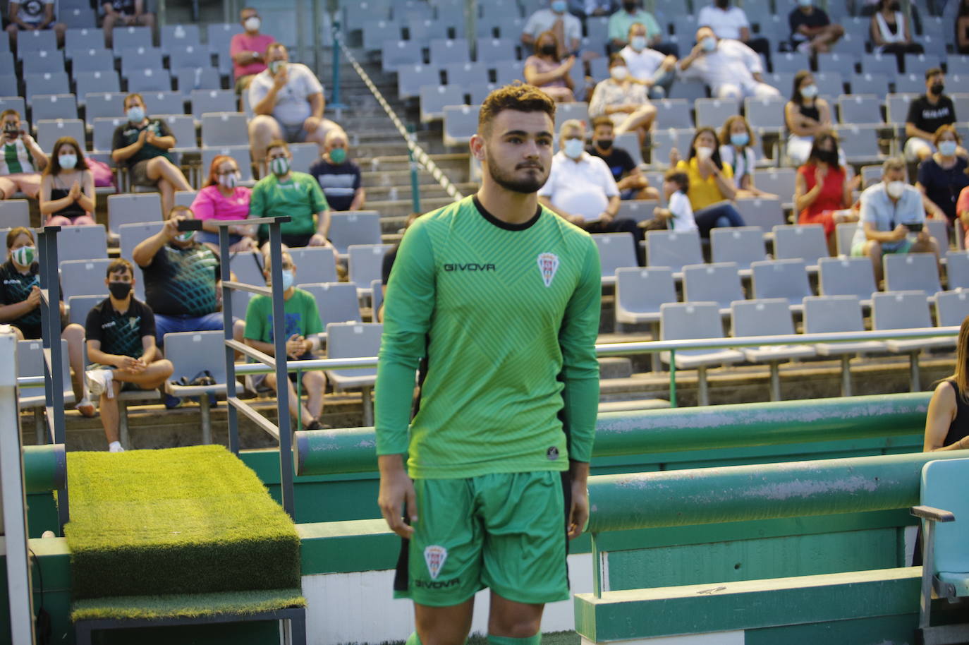 La presentación de las camisetas del Córdoba CF para la temporada 2021-2022, en imágenes