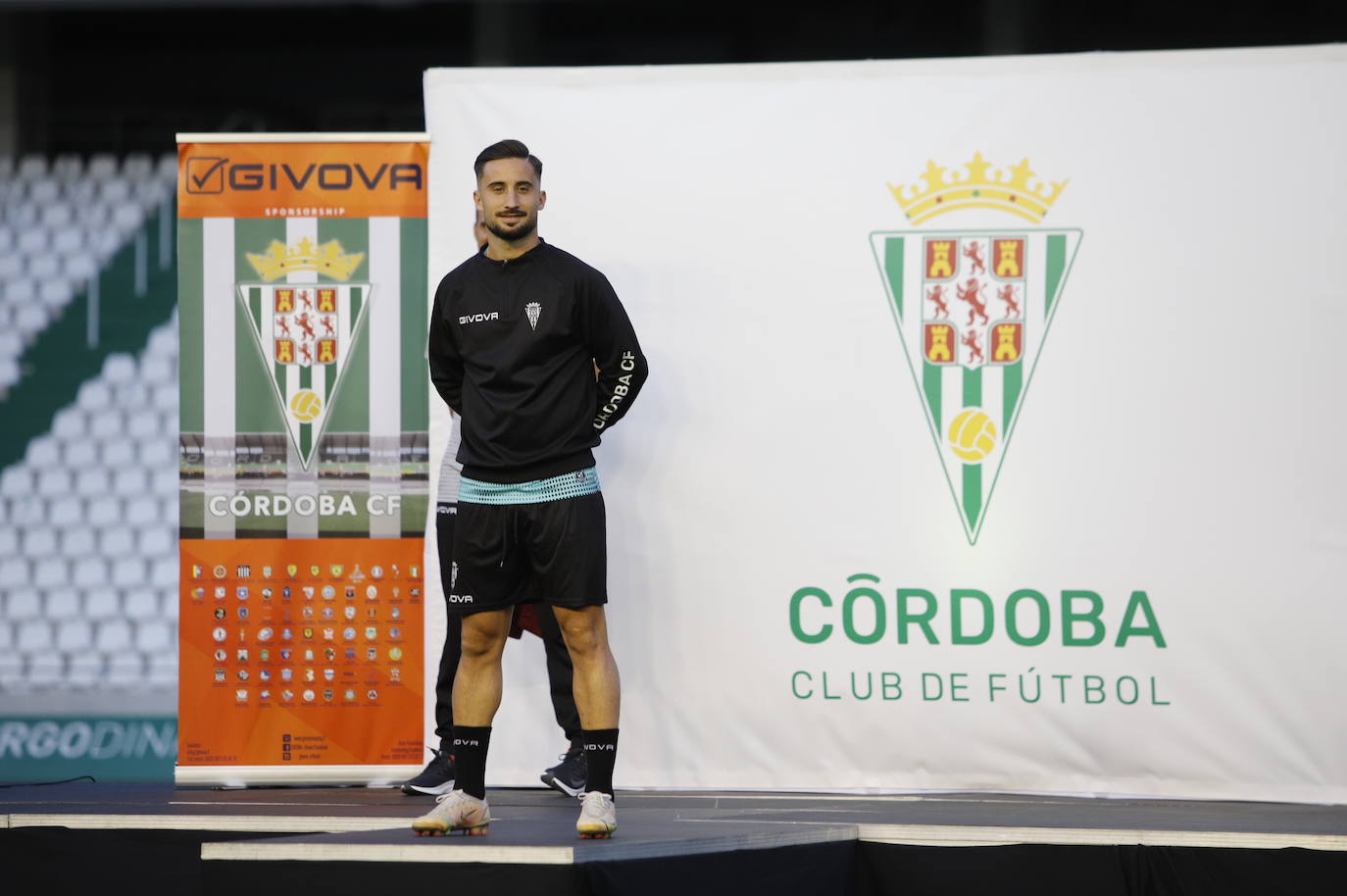 La presentación de las camisetas del Córdoba CF para la temporada 2021-2022, en imágenes