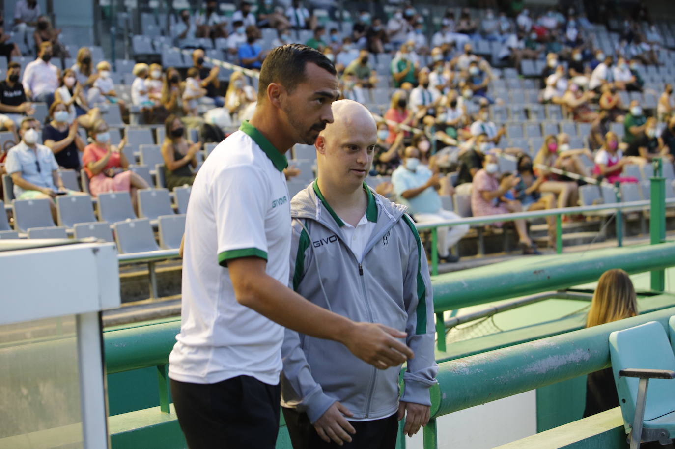 La presentación de las camisetas del Córdoba CF para la temporada 2021-2022, en imágenes