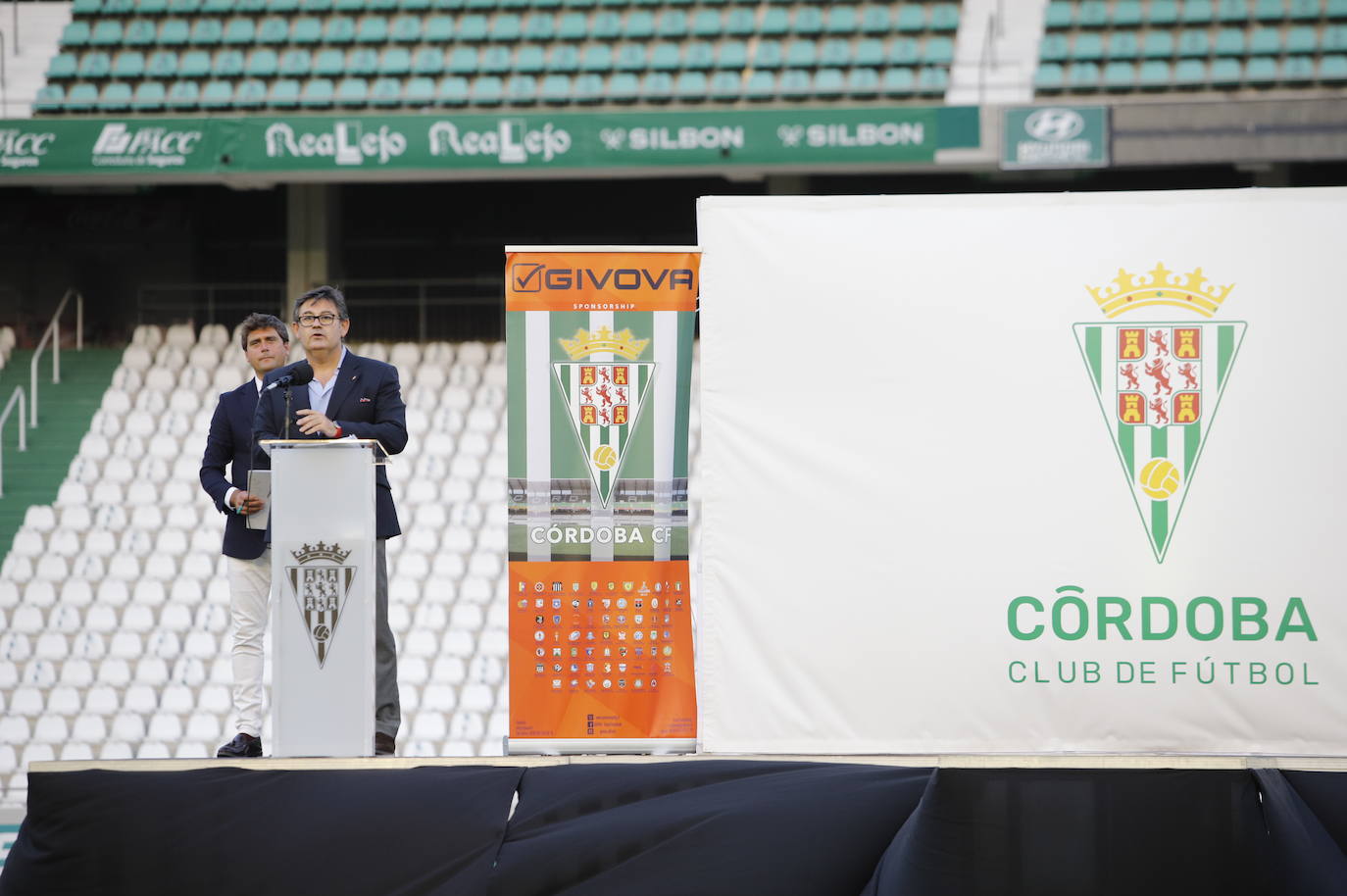 La presentación de las camisetas del Córdoba CF para la temporada 2021-2022, en imágenes