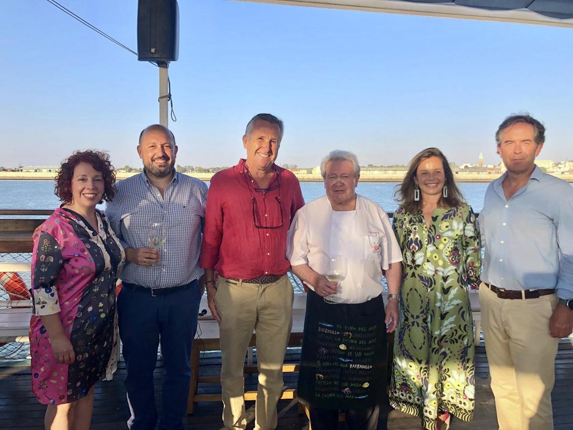 Carmen Salgueiro, Juan José Mesa, Javi Soto, Fernando Bigote, Begoña Pérez y Juan Carlos González. 