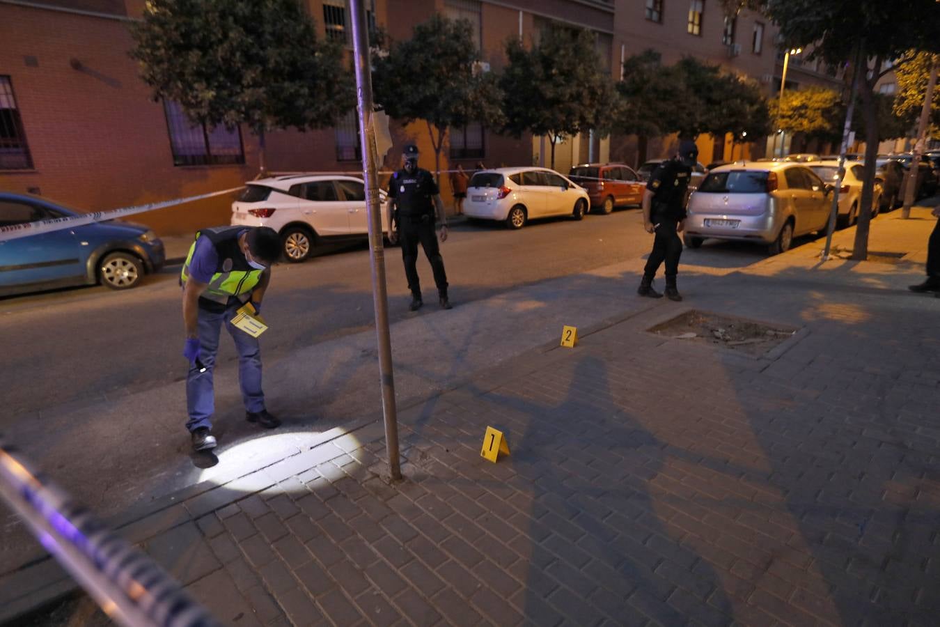 Así abatió la Policía Local de Sevilla a un atracador en un supermercado en Amate