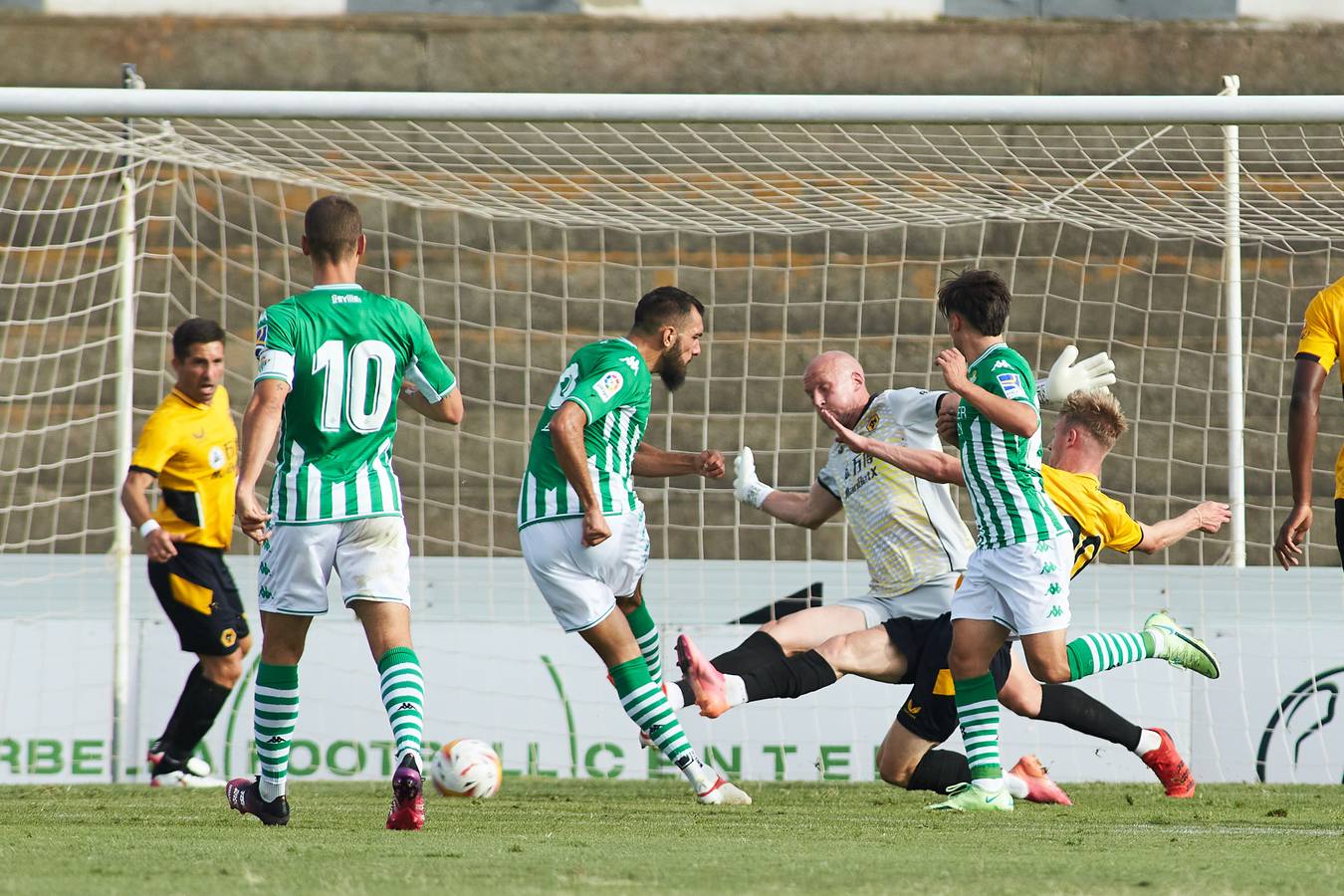 Más de 2.000 seguidores apoyaron al Betis en La Línea