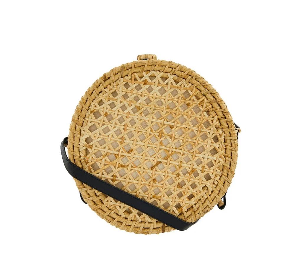 Accesorize - Los accesorios de rafia más sofisticados. Minibolso circular, de Accesorize. Ligero y muy práctico para dar un toque de tendencia a todo tipo de estilismos sea la hora que sea. Precio: 45,90€