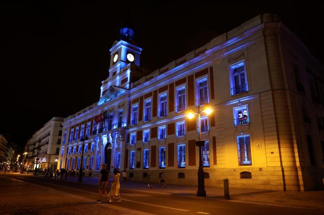 La Real Casa de Correos, sede del Gobierno regional, iluminada tras la victoria de Madrid. 