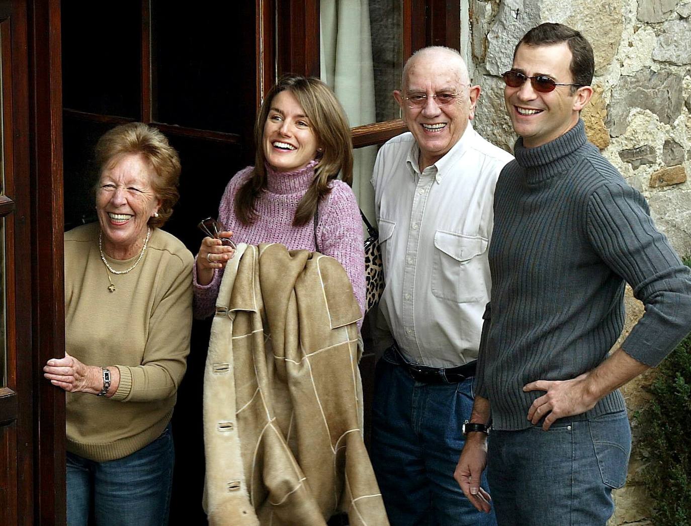 Don Felipe conoce a los abuelos paternos de Doña Letizia en Asturias. 