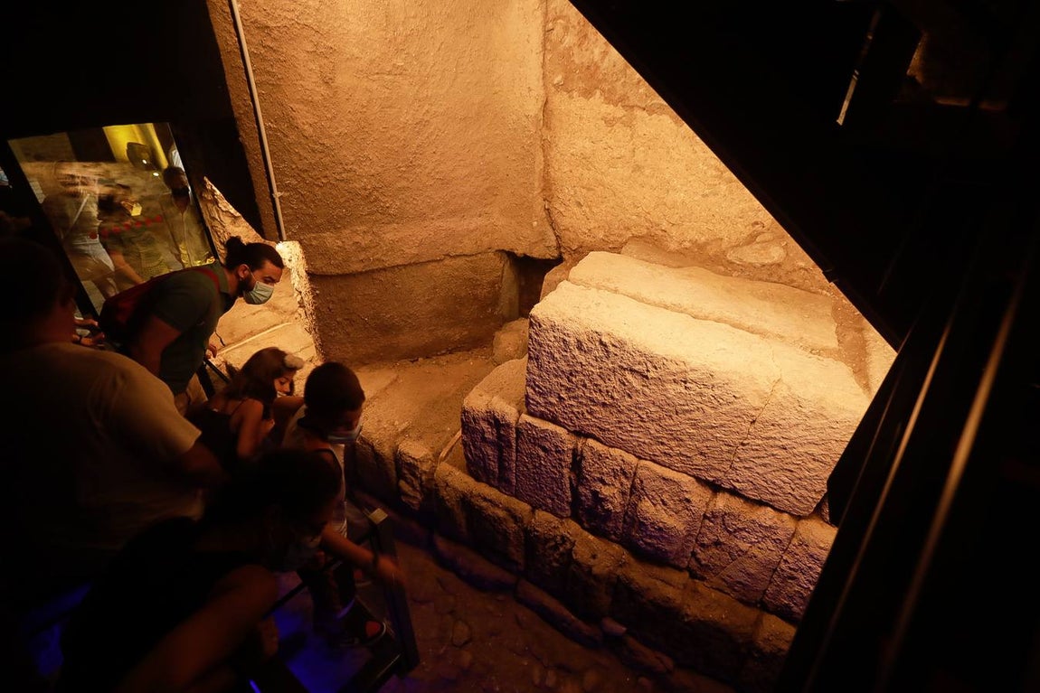 FOTOS: La Cueva del Pájaro Azul reabre sus puertas en Cádiz