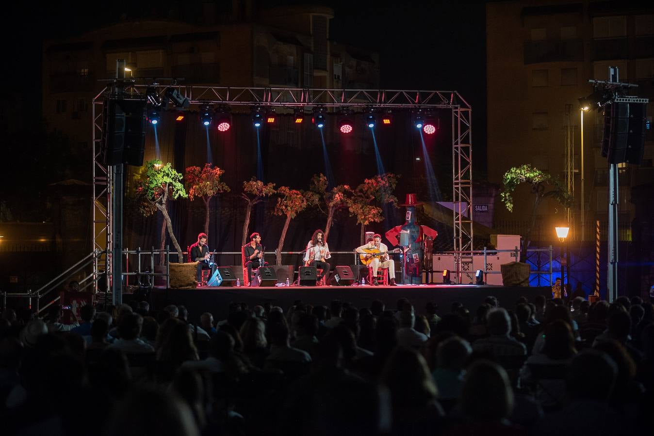 FOTOS: &quot;Solera y compás&quot;, con Jesús Méndez, Israel Fernández, Juan Villar y Diego del Morao, dentro del ciclo &#039;Veranea en la Bodega&#039;, de González Byass