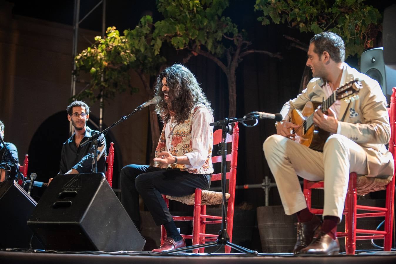 FOTOS: &quot;Solera y compás&quot;, con Jesús Méndez, Israel Fernández, Juan Villar y Diego del Morao, dentro del ciclo &#039;Veranea en la Bodega&#039;, de González Byass