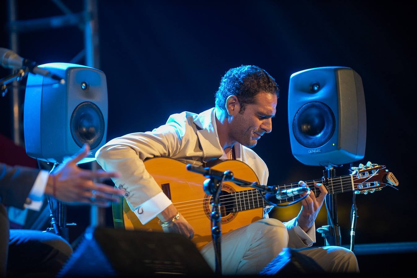 FOTOS: &quot;Solera y compás&quot;, con Jesús Méndez, Israel Fernández, Juan Villar y Diego del Morao, dentro del ciclo &#039;Veranea en la Bodega&#039;, de González Byass