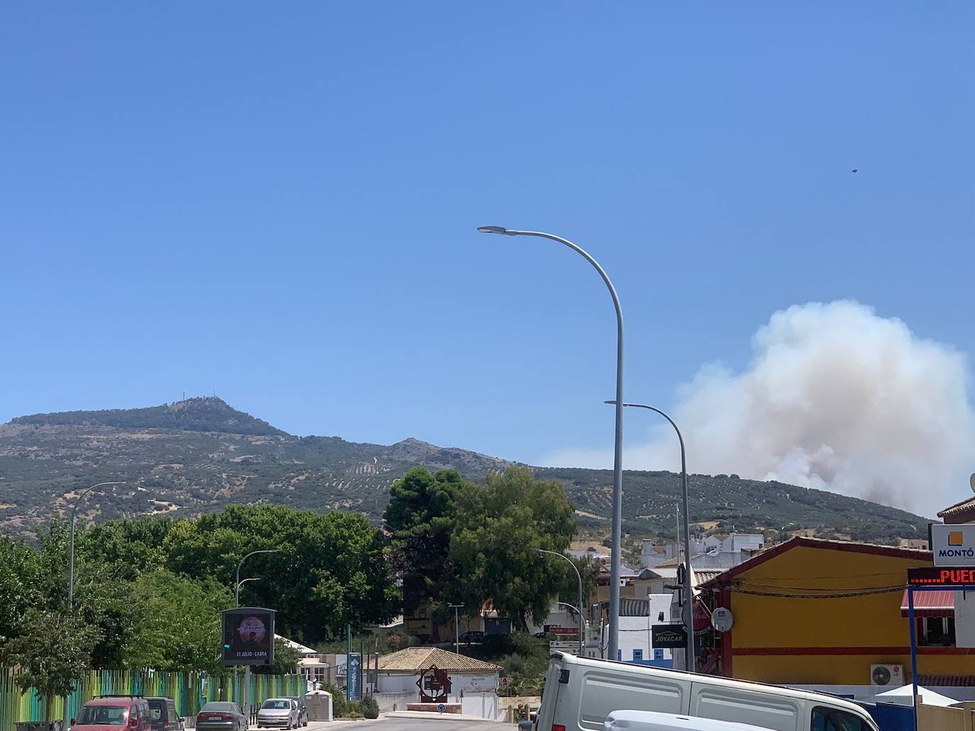 El incendio forestal en la Sierra de Cabra, en imágenes