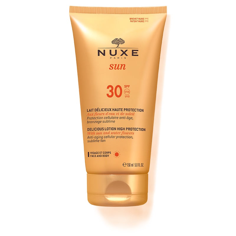 Leche deliciosa Rostro y Cuerpo SPF 30 de Nuxe Sun. Crema solar para rostro y cuerpo con
				una textura fluida y una fragancia irresistible con notas de naranja
				dulce, tiaré y vainilla. Protege la piel de los rayos UVA y UVB,
				gracias a una selección de 3 filtros solares y otros activos como
				los extractos de origen natural de arroz, romero y vitamina E. Su
				fórmula fotoestable y resistente al agua, contribuye al respeto del
				ecosistema marino. Con un 64% de ingredientes de origen natural.