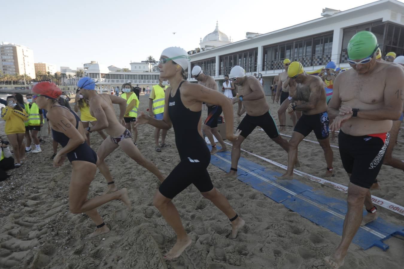 Fotos: XXXI Travesía Internacional a nado Ciudad de Cádiz