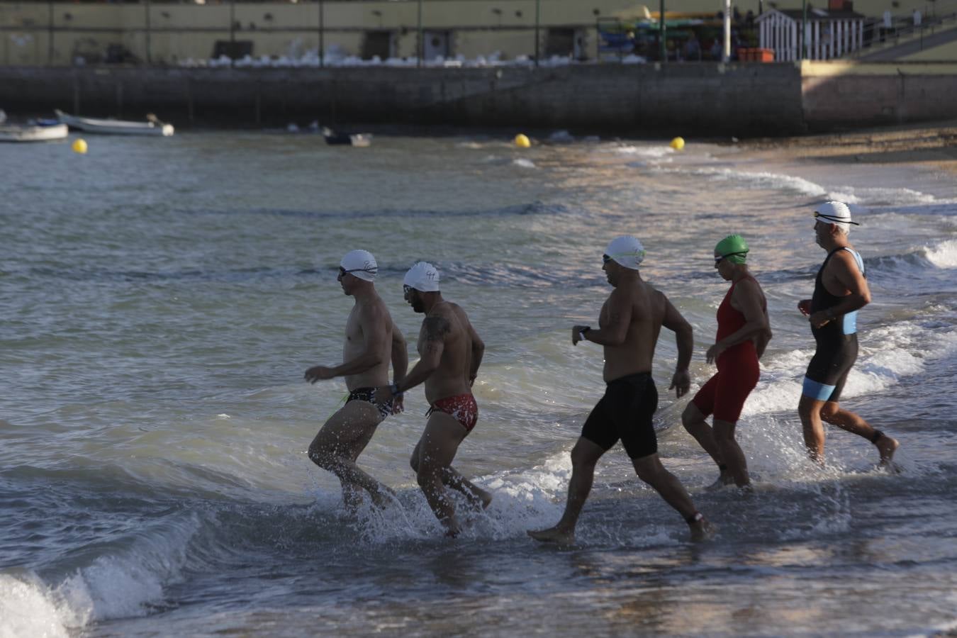 Fotos: XXXI Travesía Internacional a nado Ciudad de Cádiz