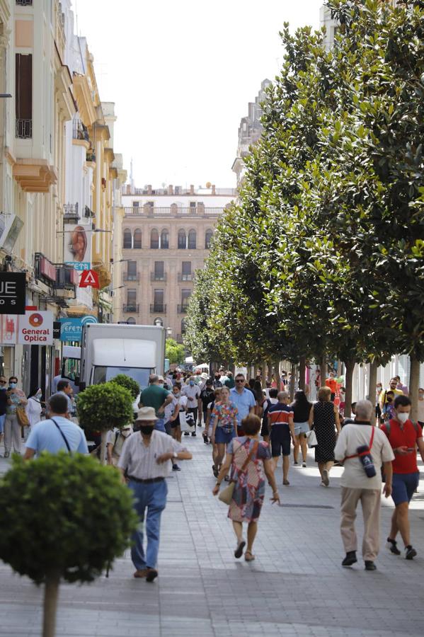 Negocios cerrados por vacaciones en Córdoba, en imágenes