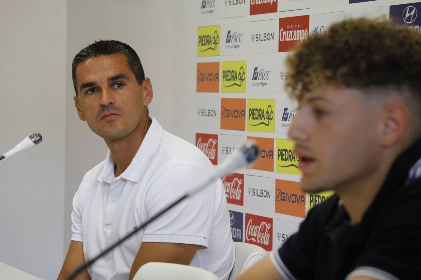 La presentación de Simo y Adrián Fuentes, en imágenes