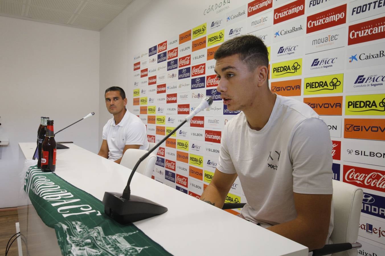 La presentación de Simo y Adrián Fuentes, en imágenes