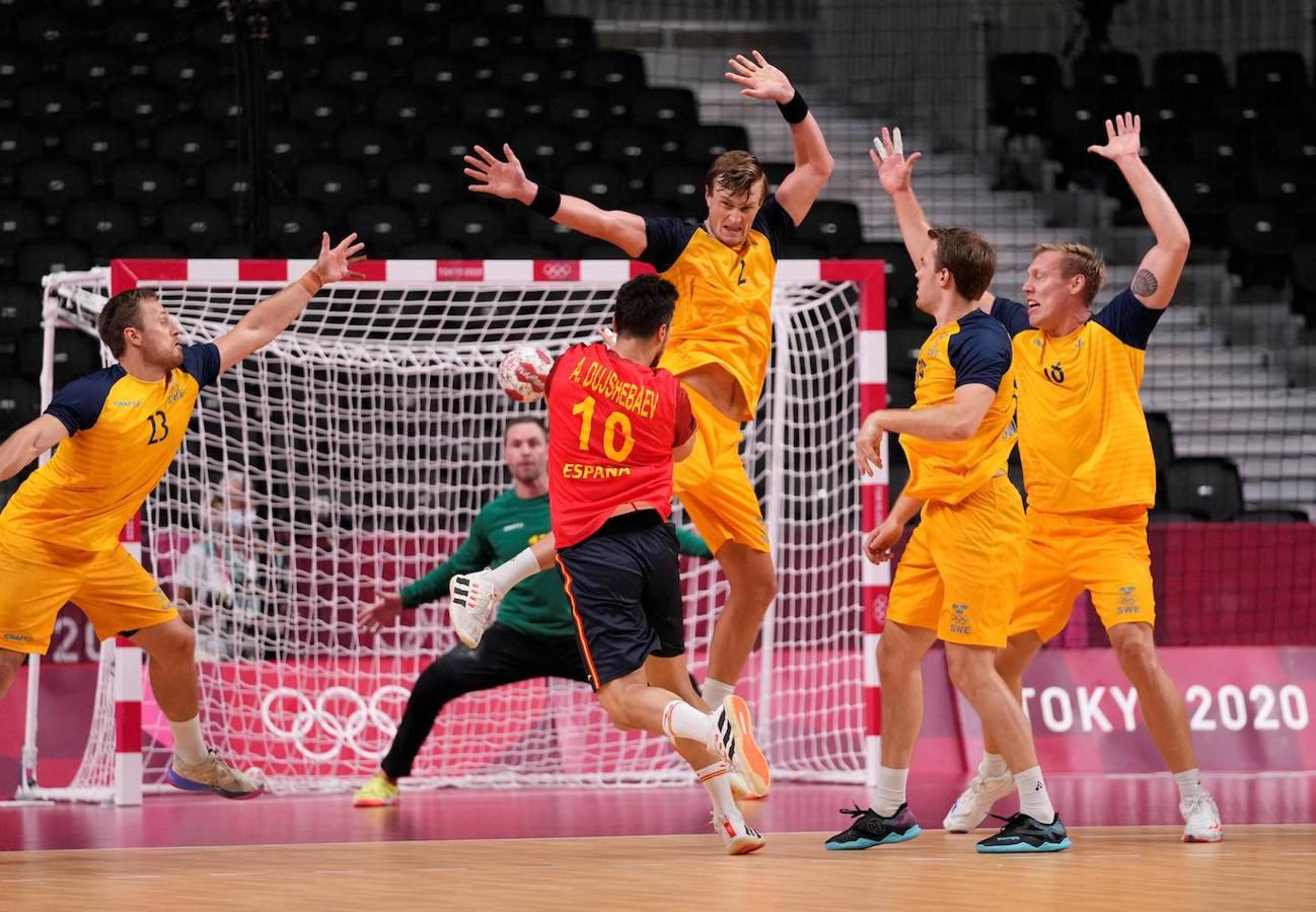 Remontada hacia la medalla. La selección de balonmano derrotó a Suecia después de un partido extraño remontado en los minutos finales. Una de las generaciones más talentosas de la historia del balonmano español se ganó su derecho a pelear por las medallas en uno de los partidos más atípicos de los Hispanos en los últimos tiempos.