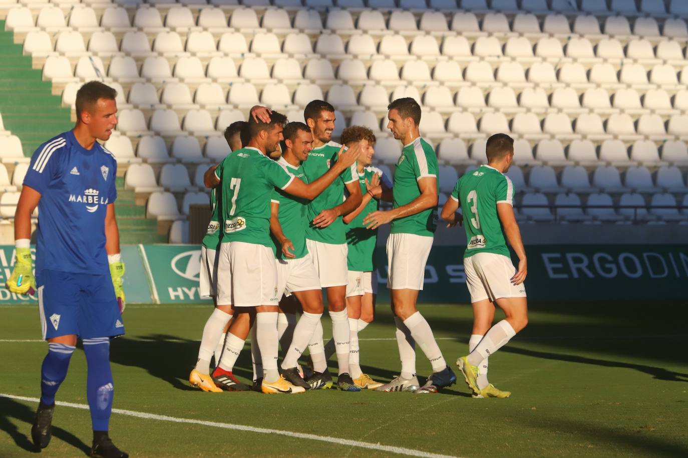 El ambiente del Córdoba-Marbella, en imágenes