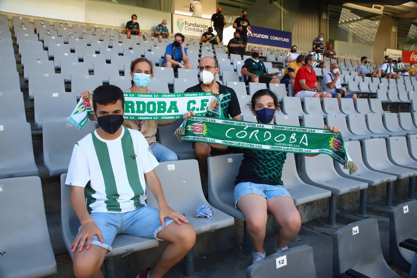 El ambiente del Córdoba-Marbella, en imágenes