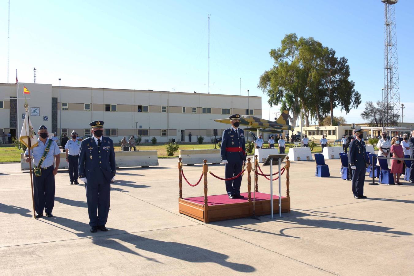 En imágenes, la toma de posesión del nuevo jefe de la base aérea de Morón