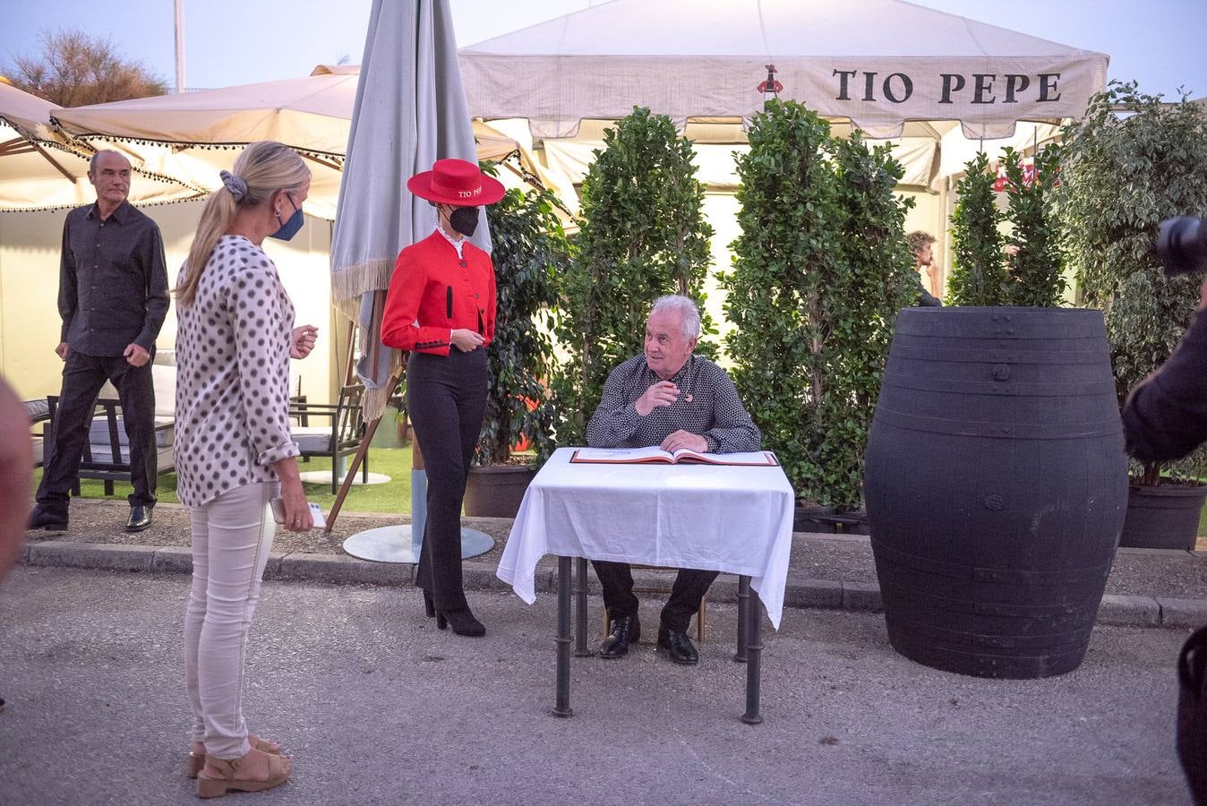 Víctor Manuel convierte al Tío Pepe Festival en una máquina del tiempo