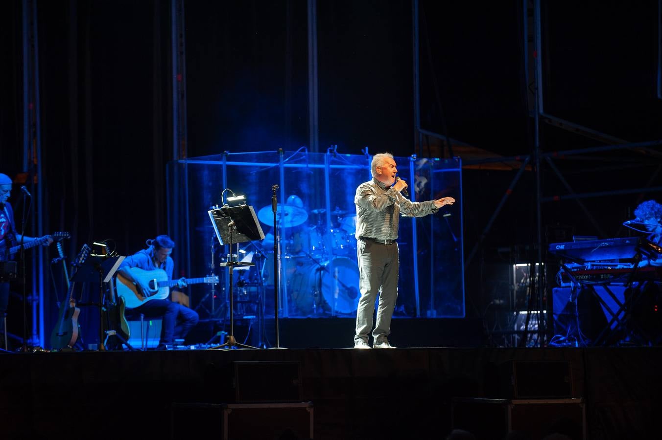 Víctor Manuel convierte al Tío Pepe Festival en una máquina del tiempo