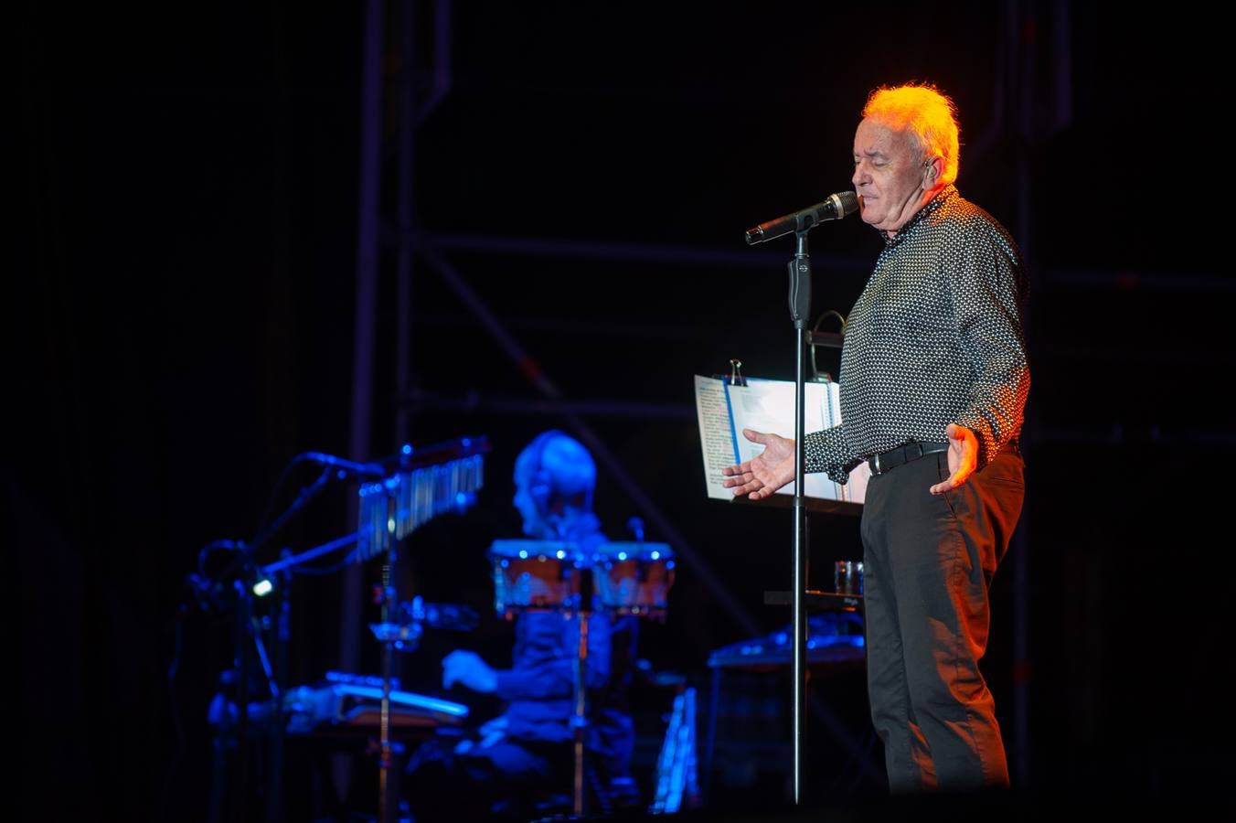 Víctor Manuel convierte al Tío Pepe Festival en una máquina del tiempo