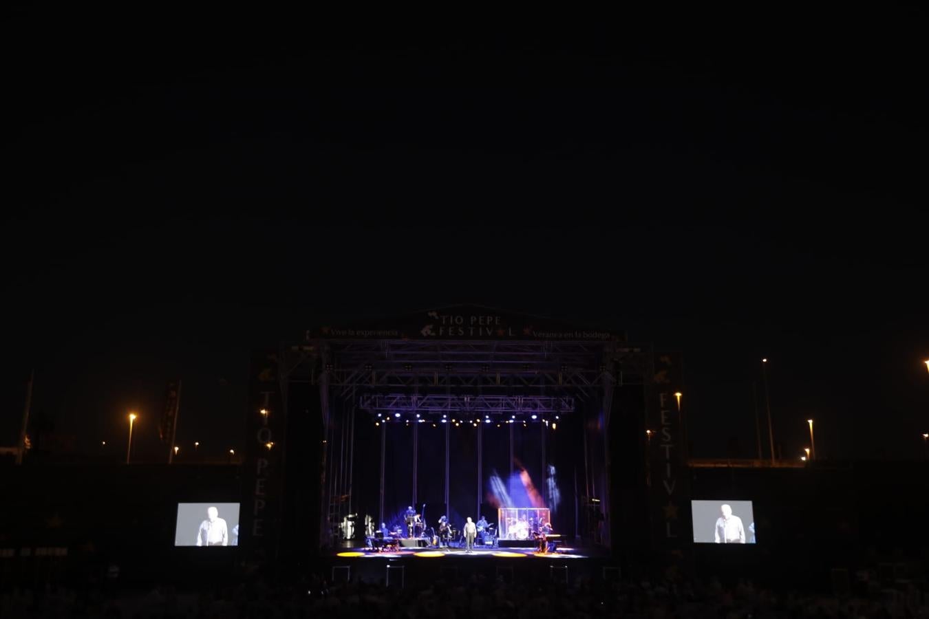 Víctor Manuel convierte al Tío Pepe Festival en una máquina del tiempo