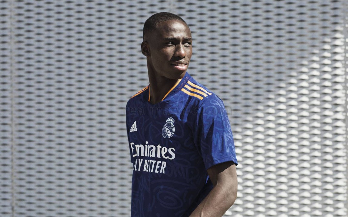 Así es la segunda camiseta del Real Madrid