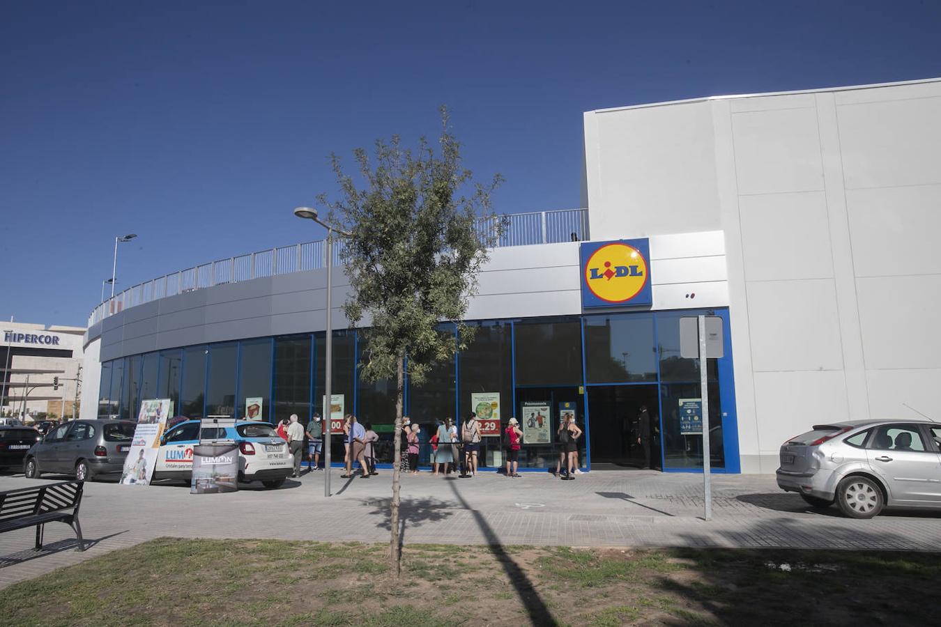 La apertura del nuevo supermercado Lidl de Córdoba, en imágenes